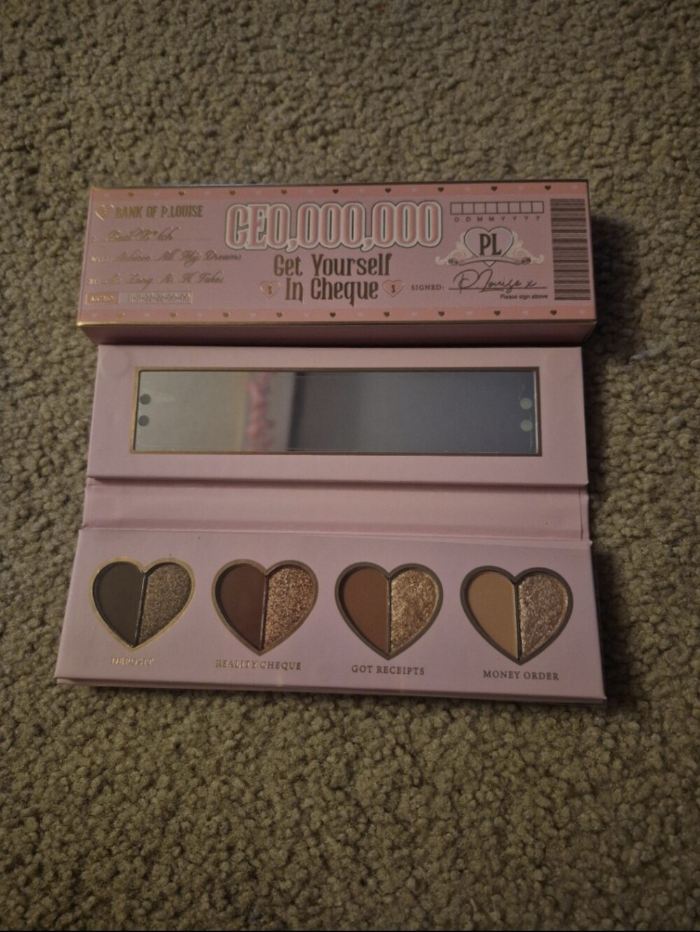 P Louise CE0,000,000 Get Yourself in Cheque Pressed Powder Palette